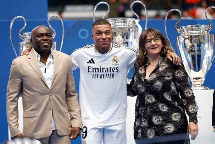 Fayza Lamari Age, Kylian Mbapp&eacute;'s Mother, Net Worth 2023