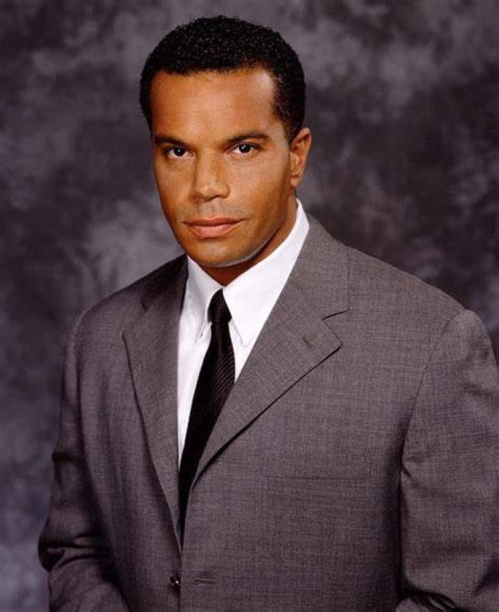 Is Troy Roberts Married? Who is His Wife? Does He Have Kids?