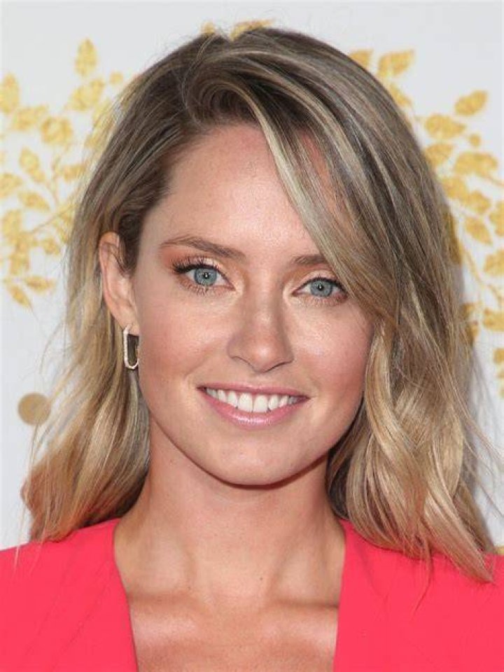 Merritt Patterson as Amy on Wedding March 4 Something Old, Something