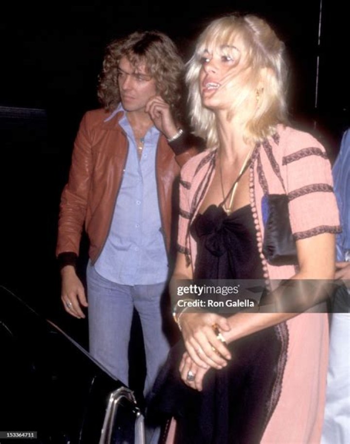 Musician Peter Frampton and girlfriend Penny McCall on August 22