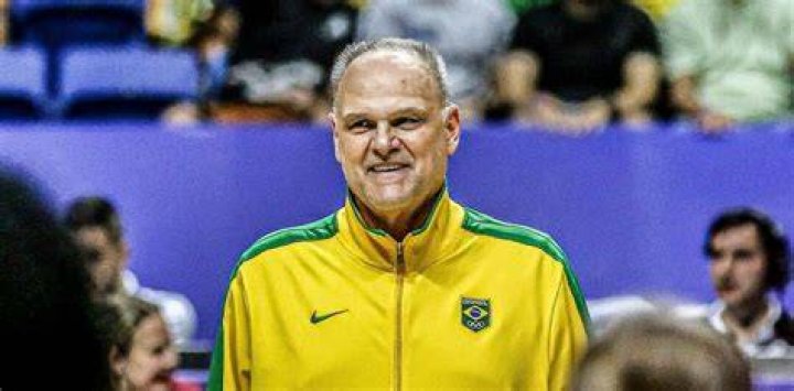 Oscar Schmidt decide parar tratamento de c&acirc;ncer no c&eacute;rebro e explica